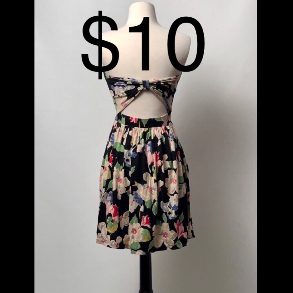 UO KIMCHI BLUE Strapless Floral Dress